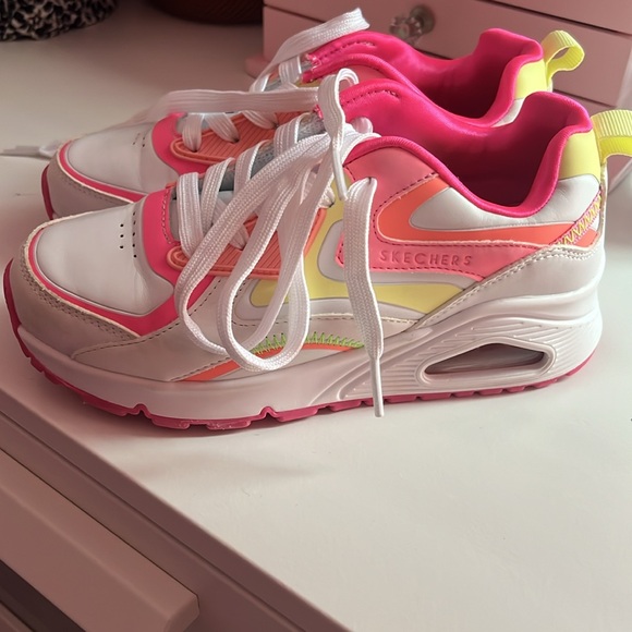 Sketchers memory foam girls sneakers size 1. Barely worn. White/pinks/yellow - Picture 2 of 6